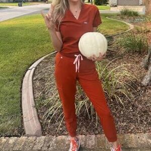 Figs Burnt Orange Scrub Set - M/P Zamora Joggers & S Catarina Top